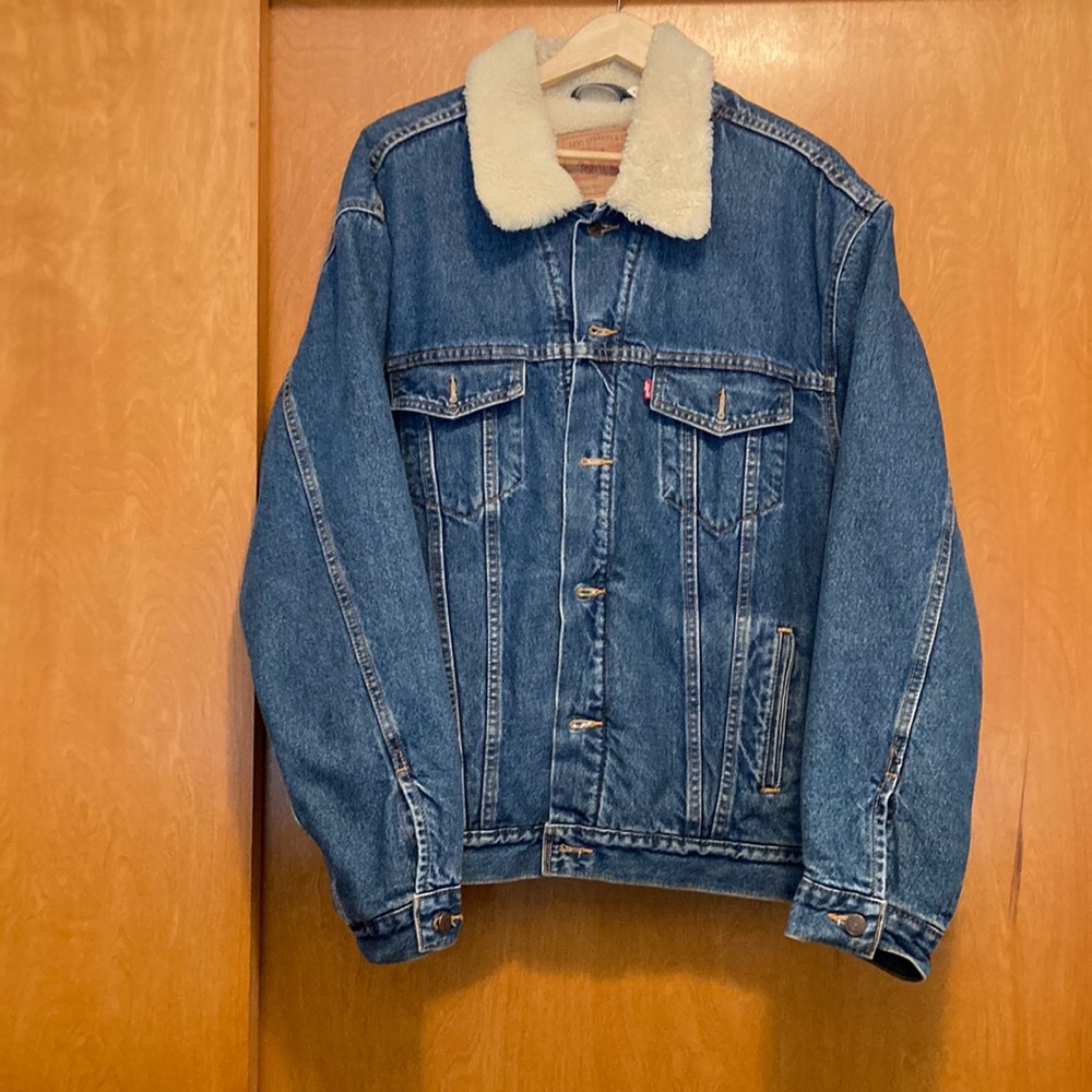 Levi Sherpa coat ex-large, worn twice, just like new